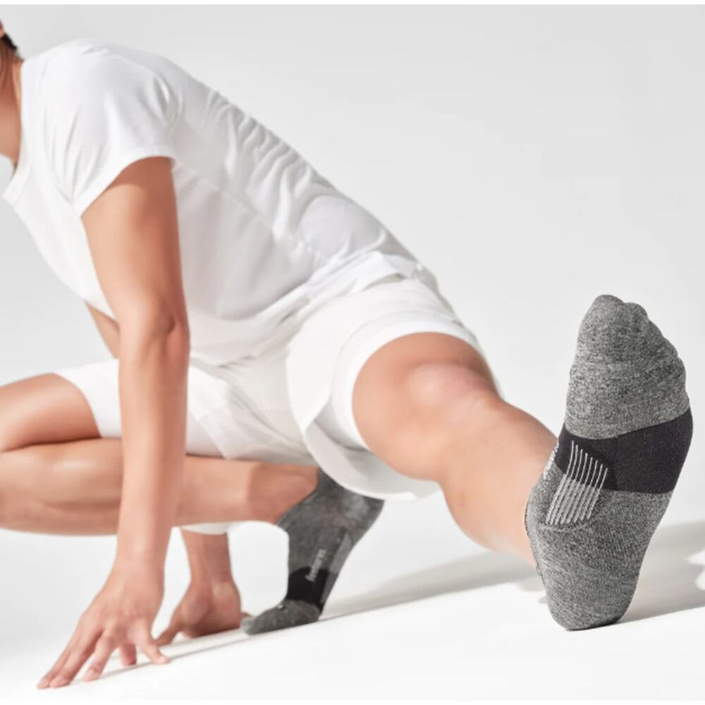 Feetures Men's Gray Elite Ultra Light No Show Tab Socks Size 12.5-15.5